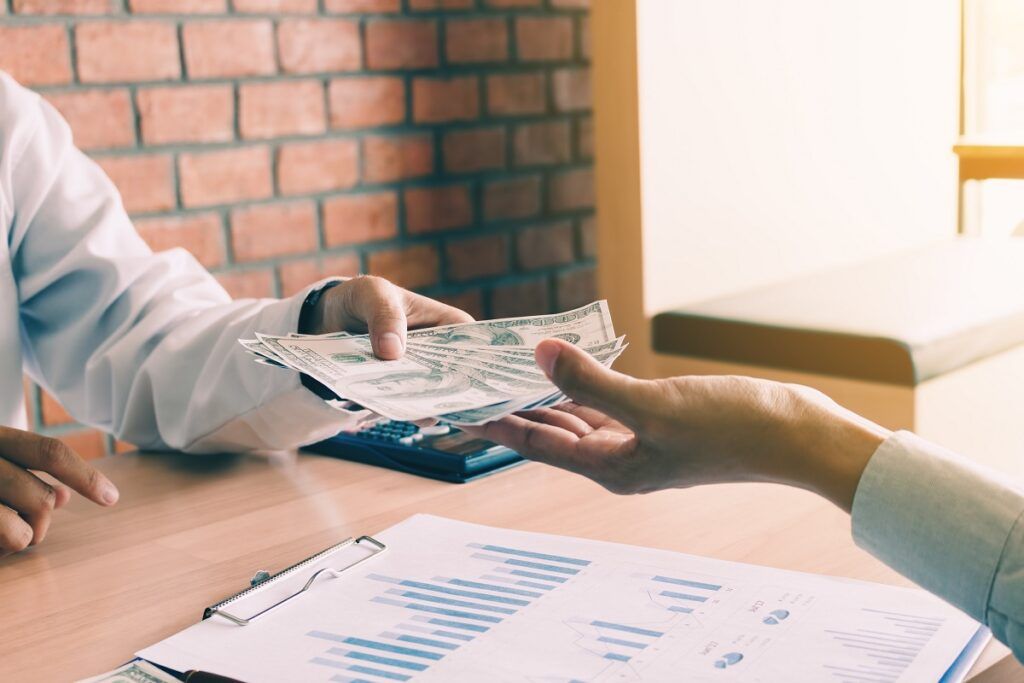 Why Most Cash Offers in Winnipeg Are Lower Than Market Price — And When It Still Makes Sense Why Most Cash Offers in Winnipeg Are Lower Than Market Price — And When It Still Makes Sense